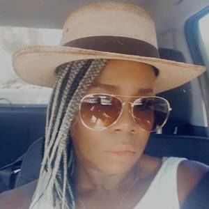 Meet your Posher, Leslie